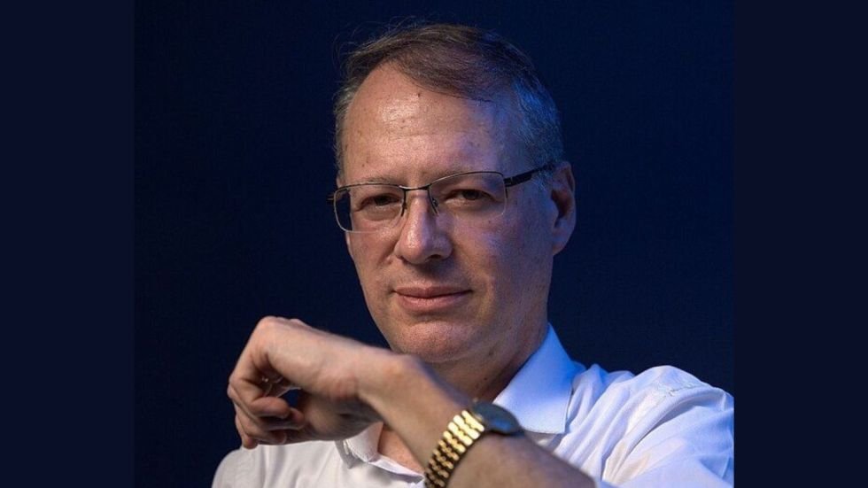 El economista Jaime Dunn afirma que su solvencia fiscal ratifica que no tiene deudas con el Estado