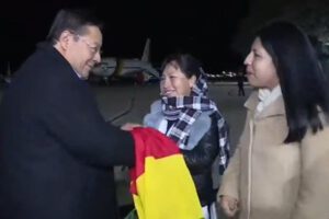 Luis Arce llega a Buenos Aires para cumbre del Mercosur