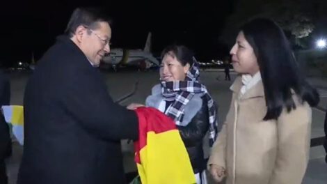 Luis Arce llega a Buenos Aires para cumbre del Mercosur