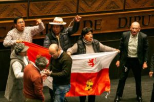 Protestas por contrato de litio