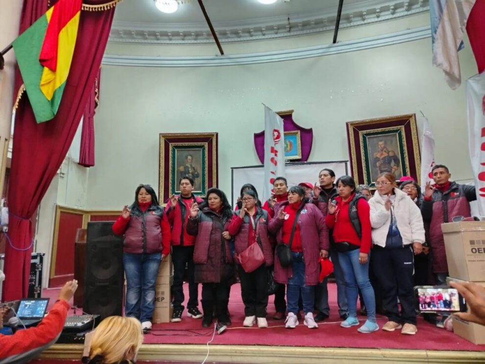 Milena Colque asume la Federación Departamental de Trabajadores de Educación en Oruro