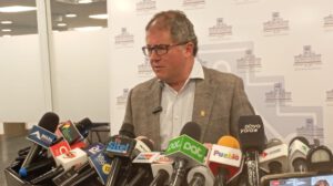 Debate presidencial con Miguel Roca y propuestas de Manfred Reyes Villa