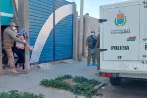 mujer apuñala a su esposo en Cochabamba