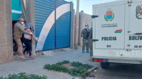 mujer apuñala a su esposo en Cochabamba
