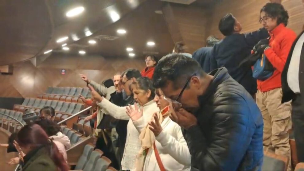 Oración en la Asamblea Legislativa Plurinacional por líderes religiosos