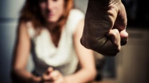 Padre violento aprehendido en La Paz