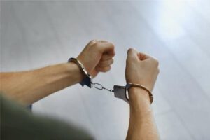 Hombre condenado por violación a su hijastra