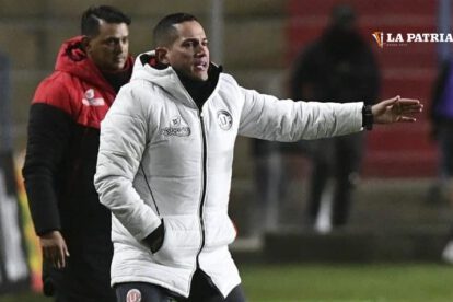 Leonardo Égüez entrenador Independiente Sucre