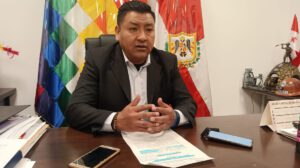 Senador Santos Ramos critica el contrato de litio