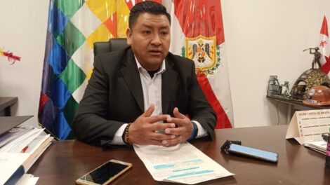 Senador Santos Ramos critica el contrato de litio