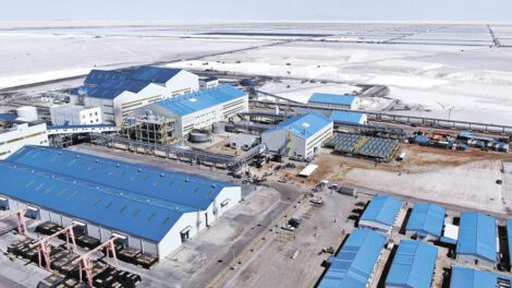 Ocho exfuncionarios de YLB enfrentan cargos por fallas en piscinas de evaporación en el Salar de Uyuni