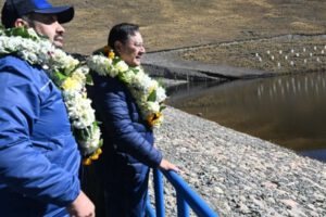Luis Arce entrega obras en Pucarani