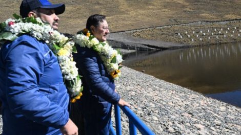 Luis Arce entrega obras en Pucarani