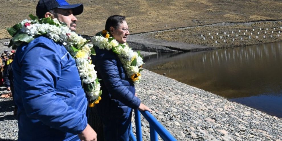 Luis Arce entrega obras en Pucarani