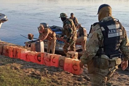 Interceptan embarcación con combustible ilegal