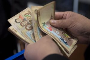 Distribución de billetes falsos en Santa Cruz