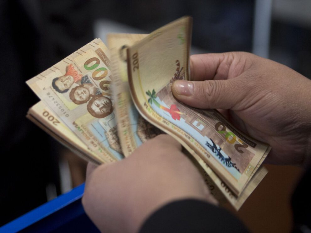 Distribución de billetes falsos en Santa Cruz