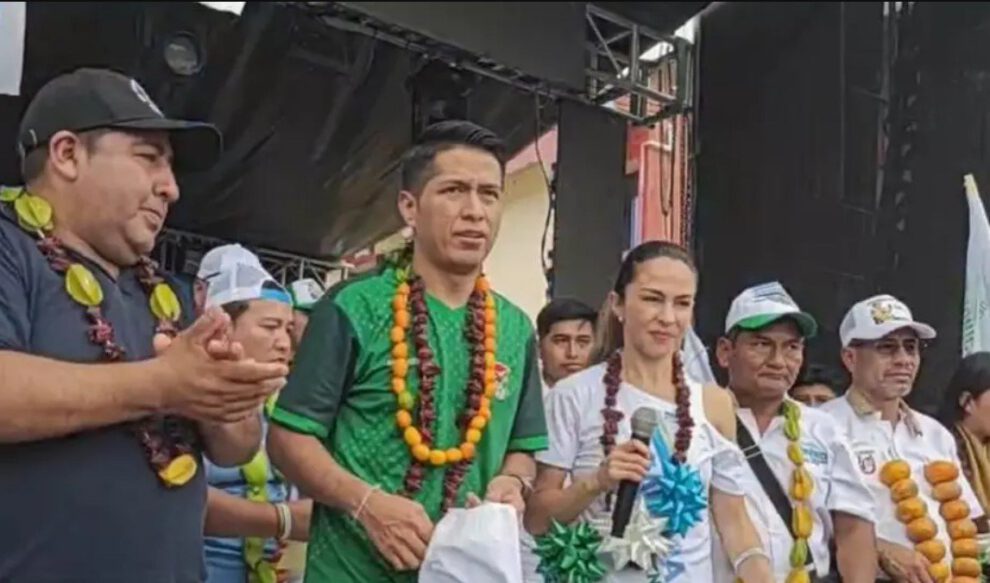 Andrónico Rodríguez y Mariana Prado inaugurando casa de campaña en medio de disturbios en Yapacaní