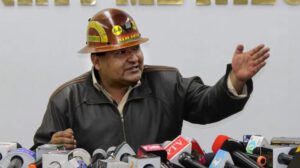 Crisis de combustible en Bolivia según Ministro de Minería Alejandro Santos