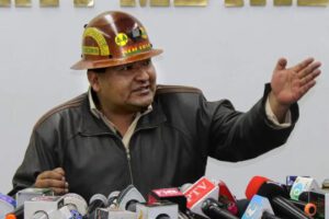 Crisis de combustible en Bolivia según Ministro de Minería Alejandro Santos