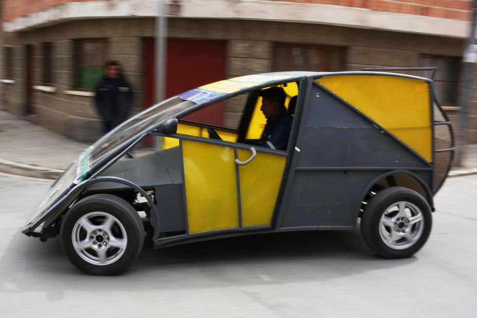 Katari MRC5, auto eléctrico de la UPEA con baterías de litio