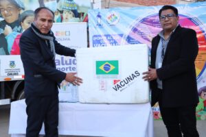 Vacunación contra el sarampión para adolescentes de 10 a 14 años en Oruro