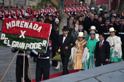 Ofrenda floral por la Gesta Libertaria de La Paz