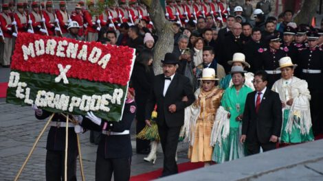 Ofrenda floral por la Gesta Libertaria de La Paz