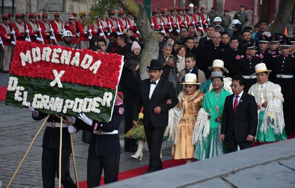 Ofrenda floral por la Gesta Libertaria de La Paz