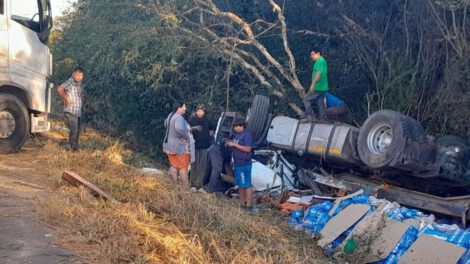 Accidente de tráiler en ruta Bioceánica
