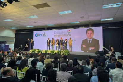 Debate económico en Bolivia sobre estrategias para el crecimiento y desarrollo