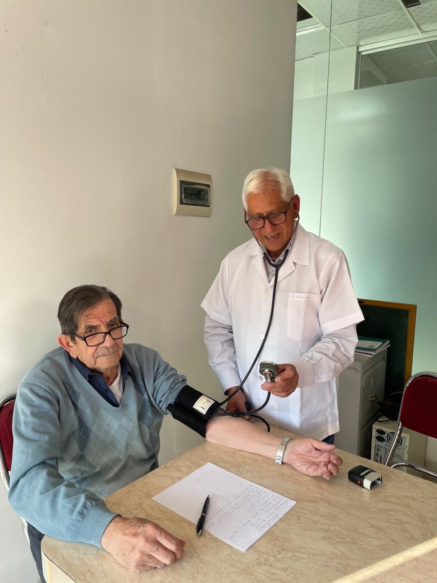 Campaña médica gratuita para residentes orureños en Cochabamba