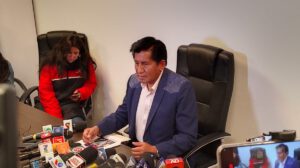 Félix Ajpi denuncia a Morena por incluir candidatos del evismo