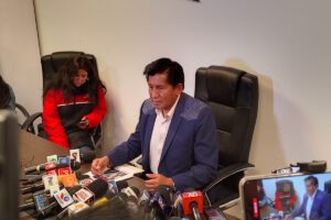 Félix Ajpi denuncia a Morena por incluir candidatos del evismo