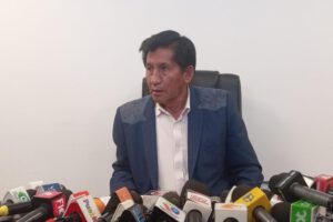 Félix Ajpi aclara que Andrónico Rodríguez solo asistirá a debates oficiales del TSE