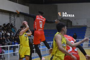 Carl A-Z cae ante Universitario en la Libobásquet