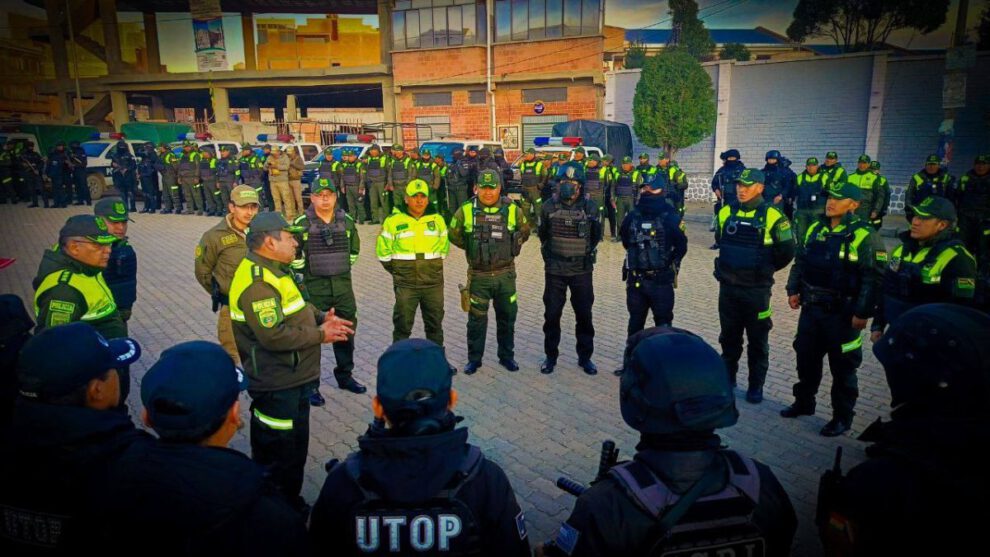 Policía boliviana reanuda servicios en el trópico de Cochabamba
