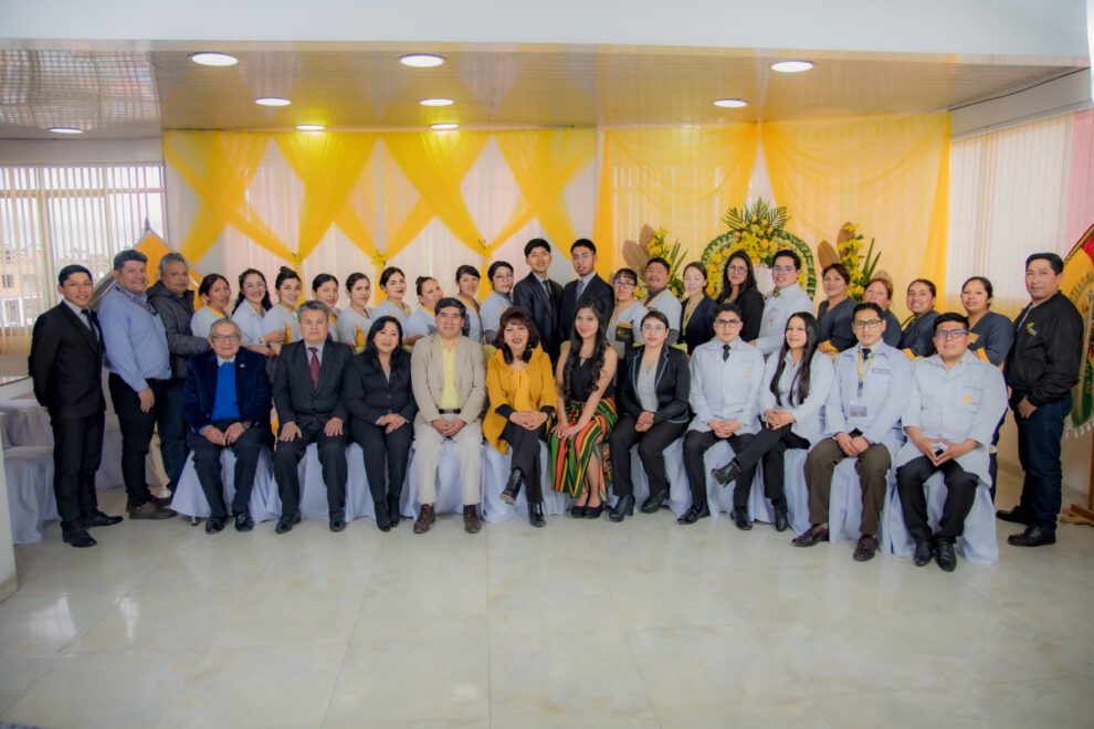 Clínica Santiago celebra 4 años al servicio de la población orureña