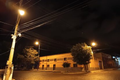 Cambio de luminarias LED en Oruro