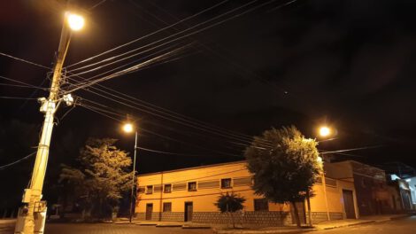 Cambio de luminarias LED en Oruro