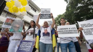 Liberan a 28 detenidos políticos en Venezuela
