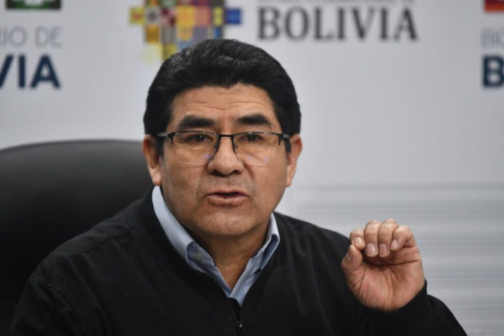 ajuste calendario escolar por el ministro de Educación, Omar Veliz