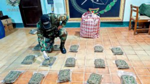 Hallan 15 paquetes de marihuana en Cochabamba