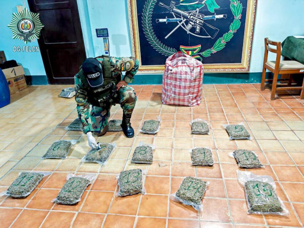 Hallan 15 paquetes de marihuana en Cochabamba