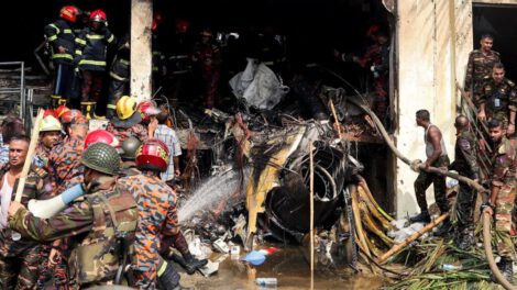 Tragedia en Bangladesh: avión militar se estrella contra escuela