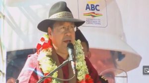 Luis Arce defiende su gestión en el altiplano paceño