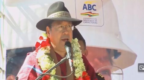 Luis Arce defiende su gestión en el altiplano paceño