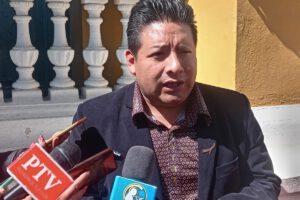 Gobernador Santos Quispe analiza la situación política en Bolivia
