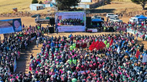 Construcción de la carretera Botijlaca – Caquiaviri