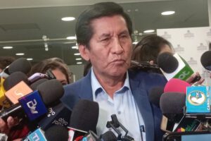 Félix Ajpi critica a Luis Arce sobre la crisis económica